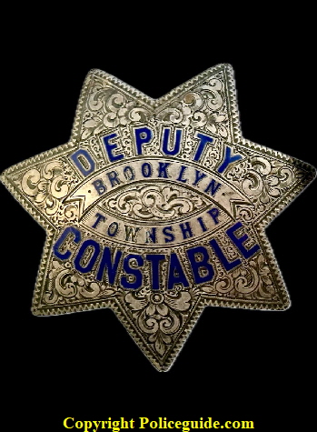 This image is for size comparison.  The older Chief Deputy is referred to as a Pie Plate large style star. 
