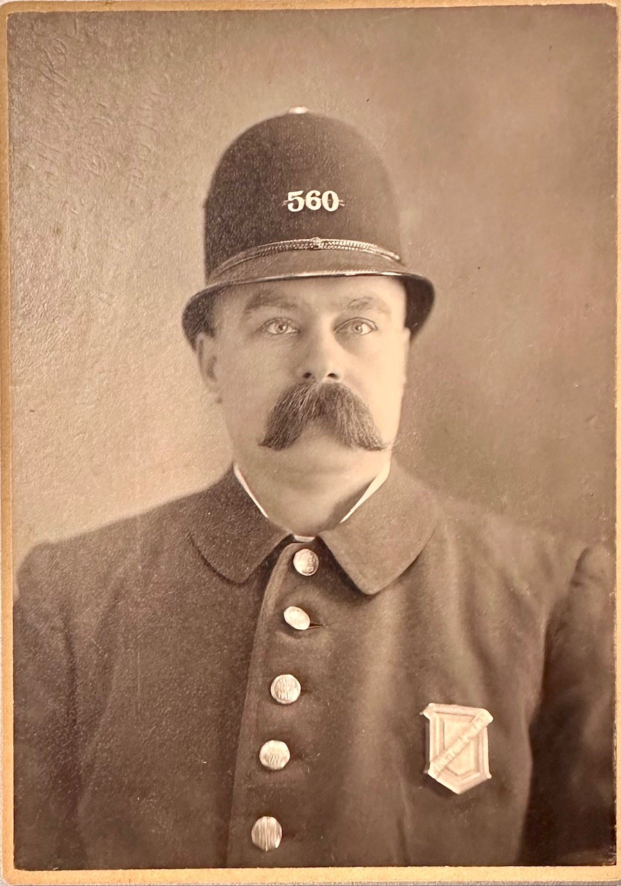 Boston Polcie Radiator 560