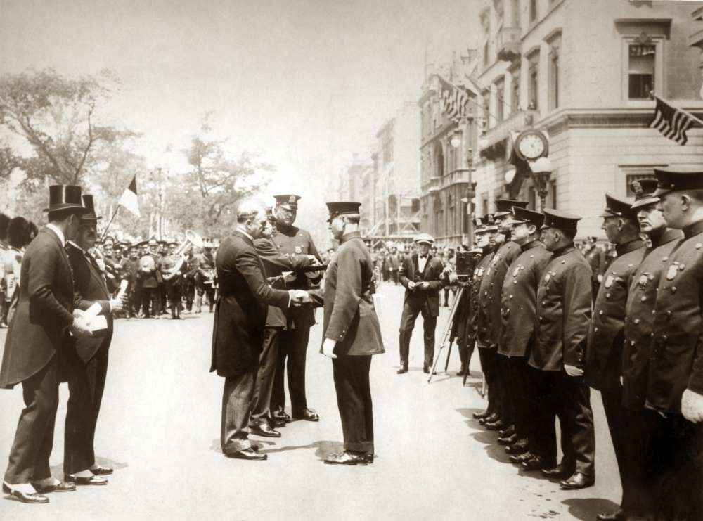 Mayor Hylan inspecting the New York Police Department.